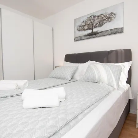 Studio Apartman Apollonia Sinj Exterior photo