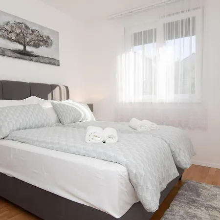 Studio Apartman Apollonia Sinj Exterior photo